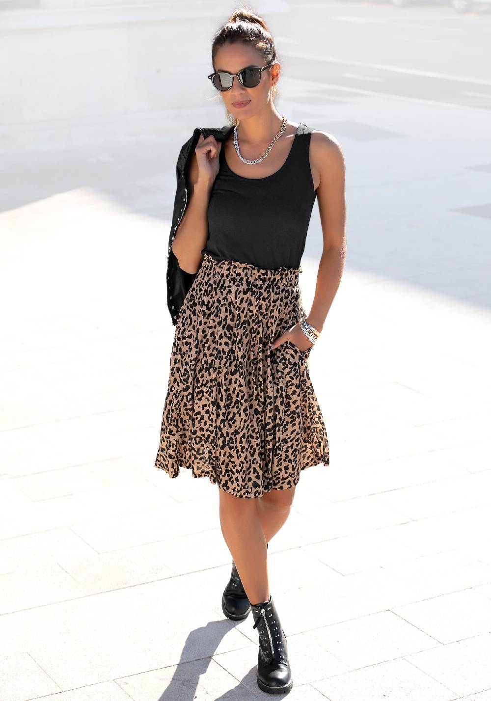 BUFFALO Dress in Light Brown, Black Sonderangebot der Fabrik