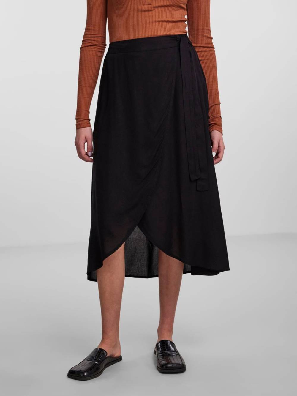 PIECES Skirt 'Tala' in Black 2025