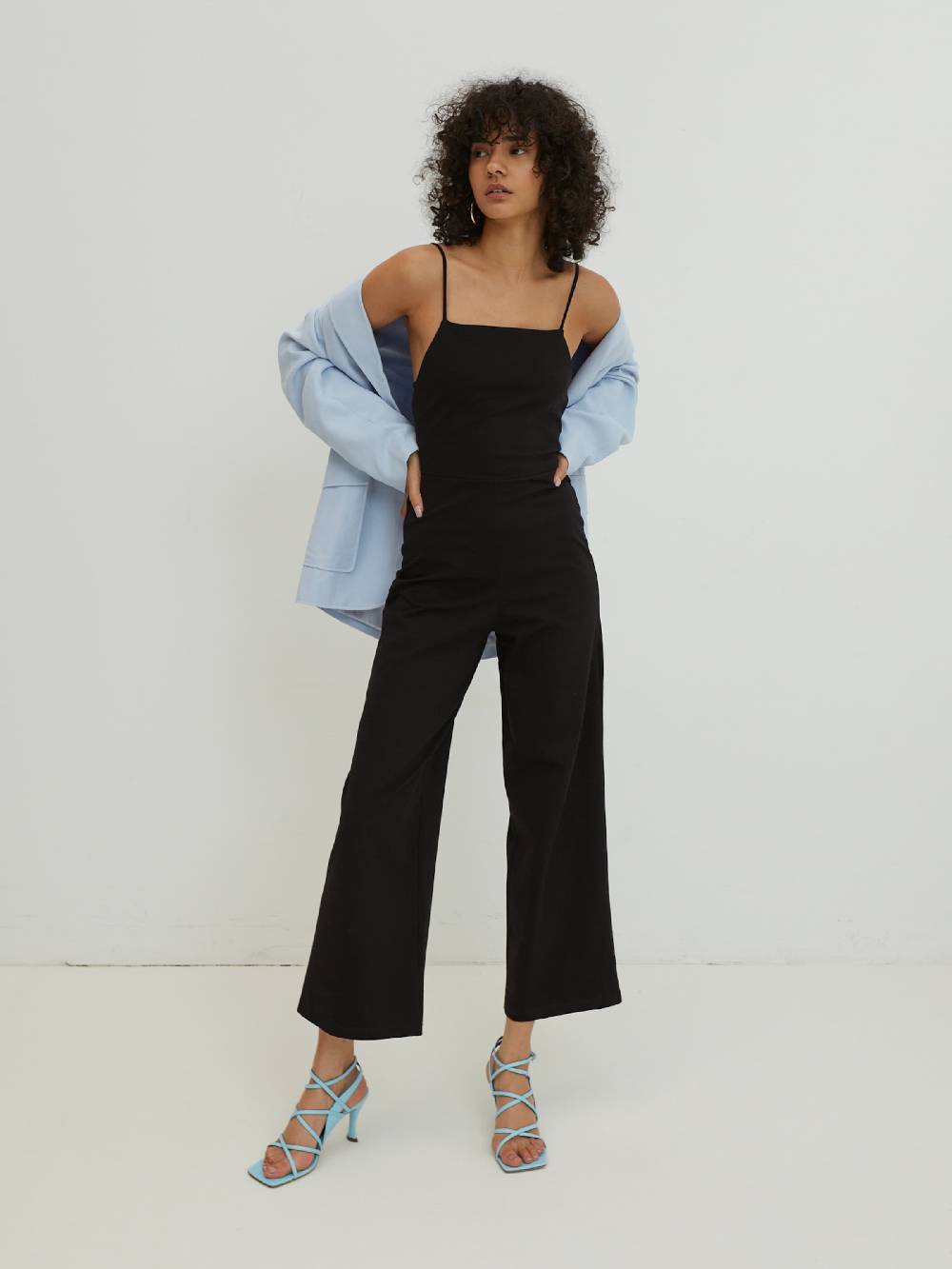 EDITED Jumpsuit 'Noor' in Black 50% Rabatt mit kostenlosem Versand