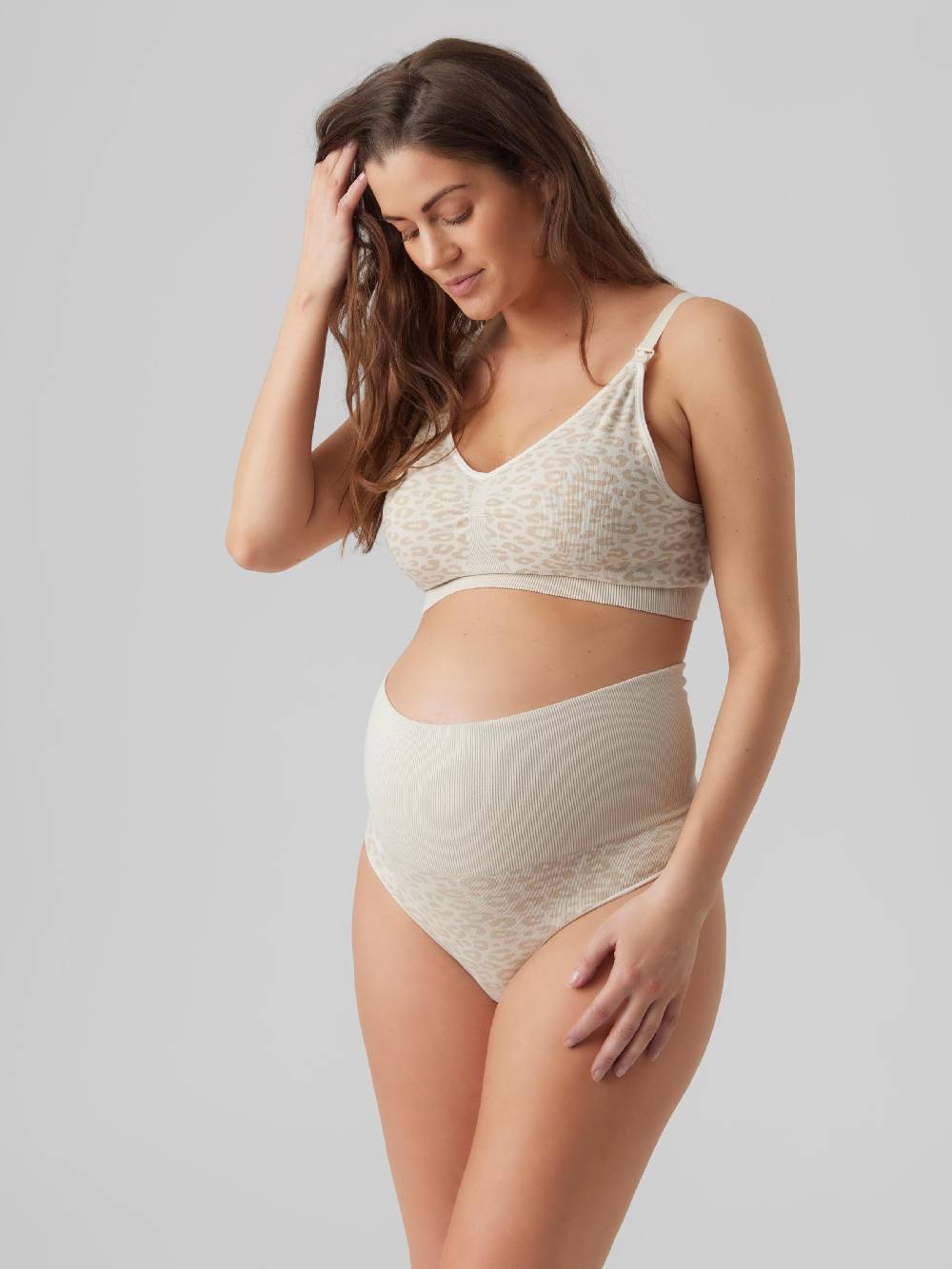 MAMALICIOUS T-shirt Nursing Bra 'SHELBY' in White Vierteljährliche Förderung