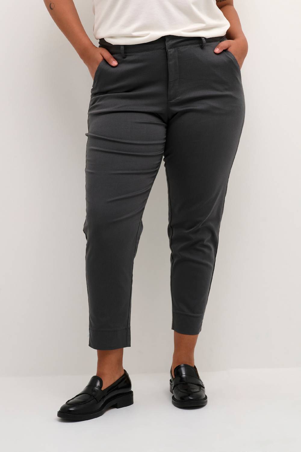 KAFFE CURVE Slim fit Chino Pants 'Leana' in Dark Grey Valentinstagsangebot