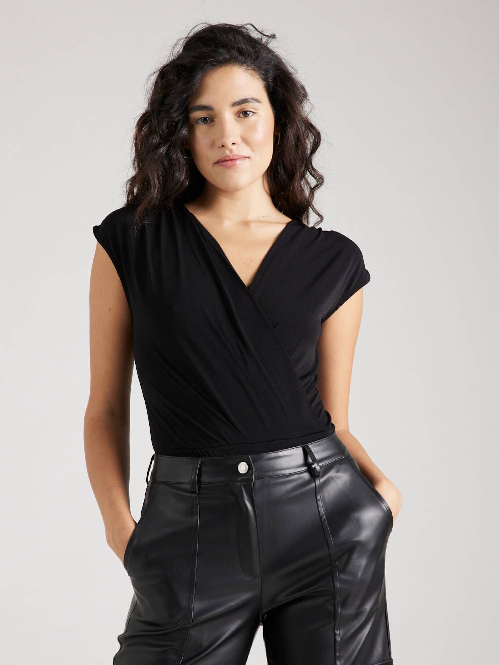 ABOUT YOU Shirt Bodysuit 'Stina' in Black Saisonale Angebote