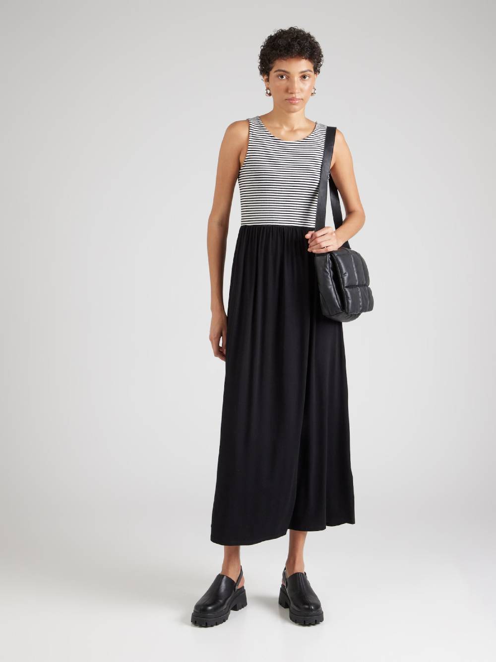 ABOUT YOU Dress 'Phoebe' in Black Kostenlose Rückgabe