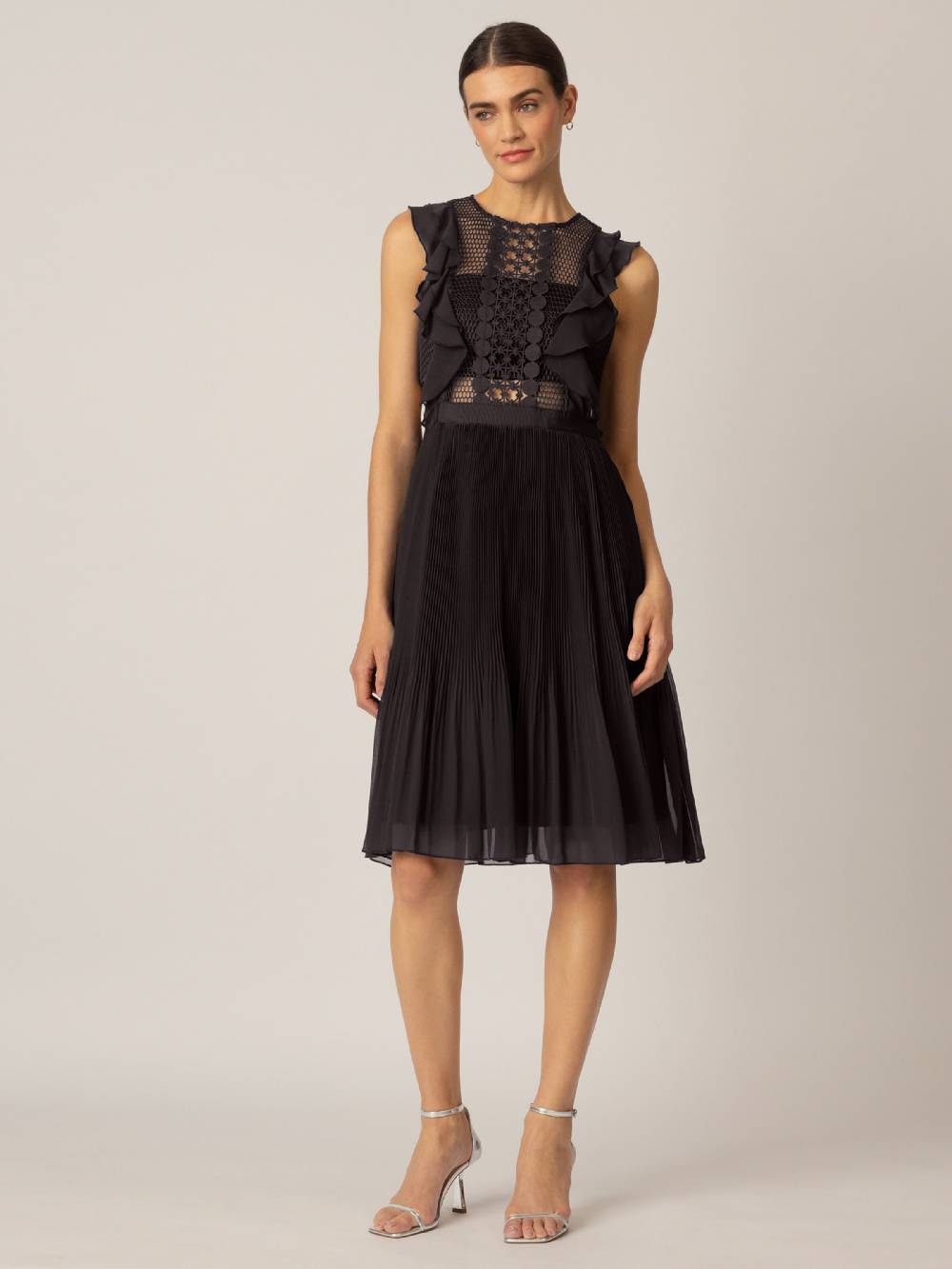 APART Cocktail Dress in Black Im Verkauf