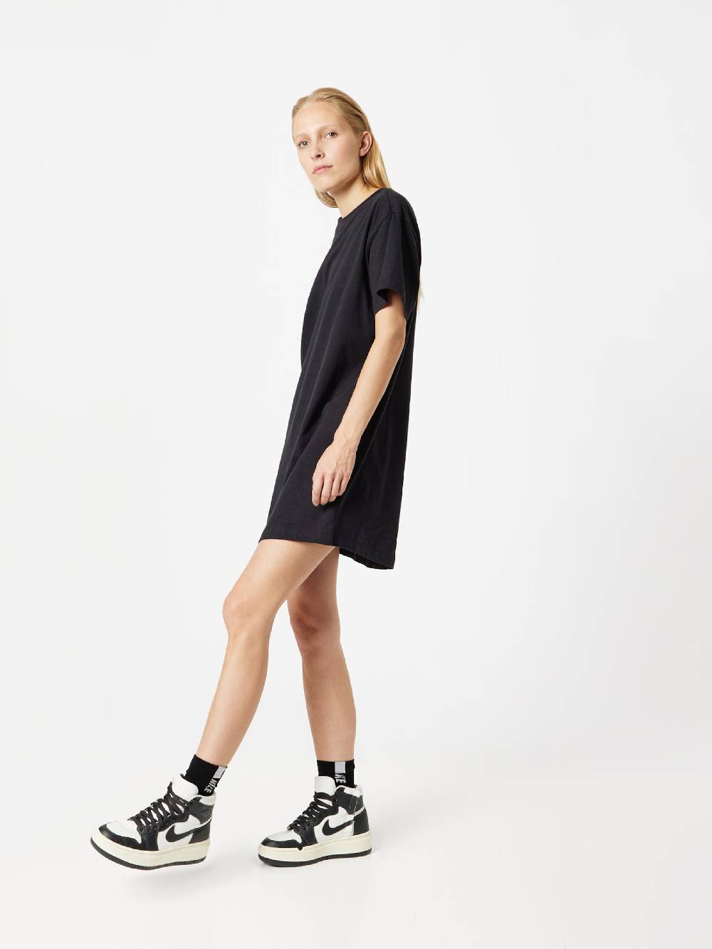 Nike Sportswear Dress 'Essential' in Black Begrenzt auf 3 Tage