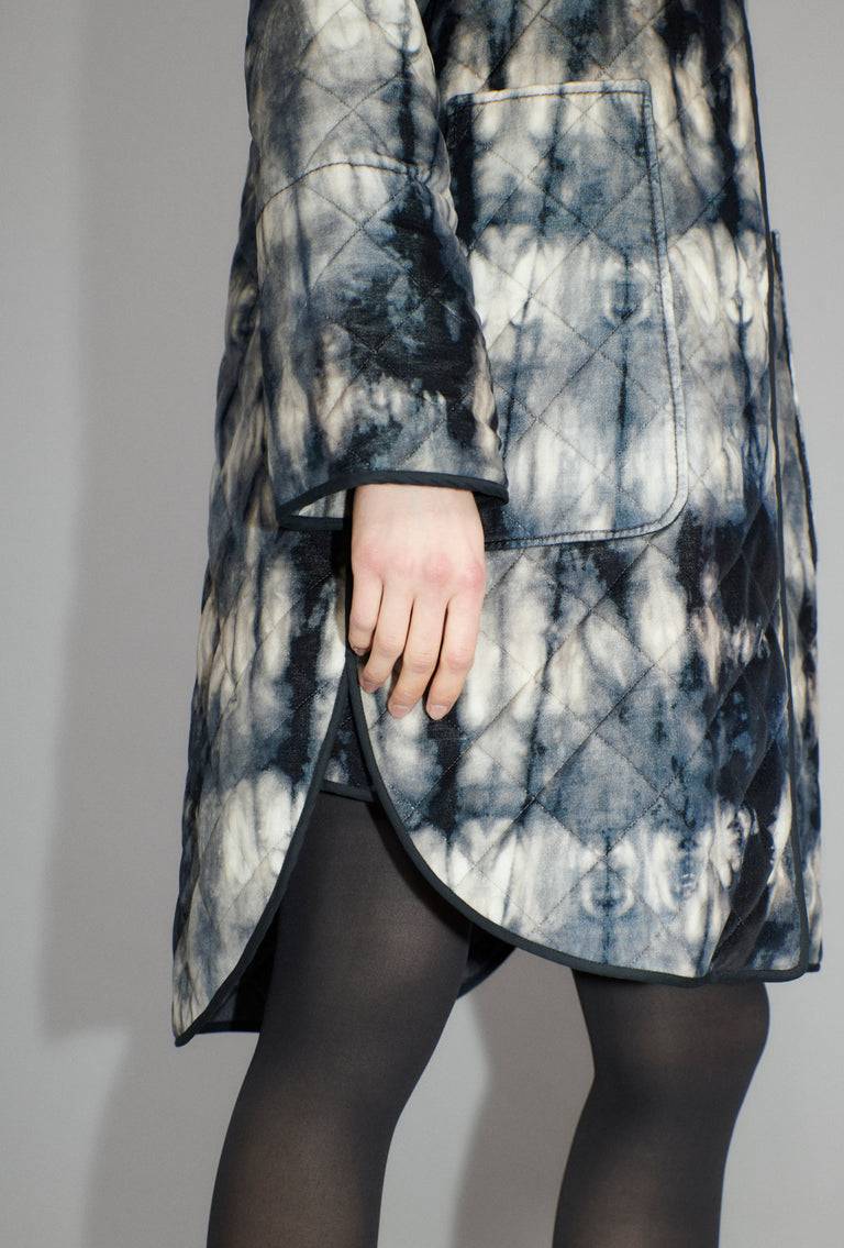 Odeeh Quilted Tie-Dye Mantel, Ink Tiefpreis