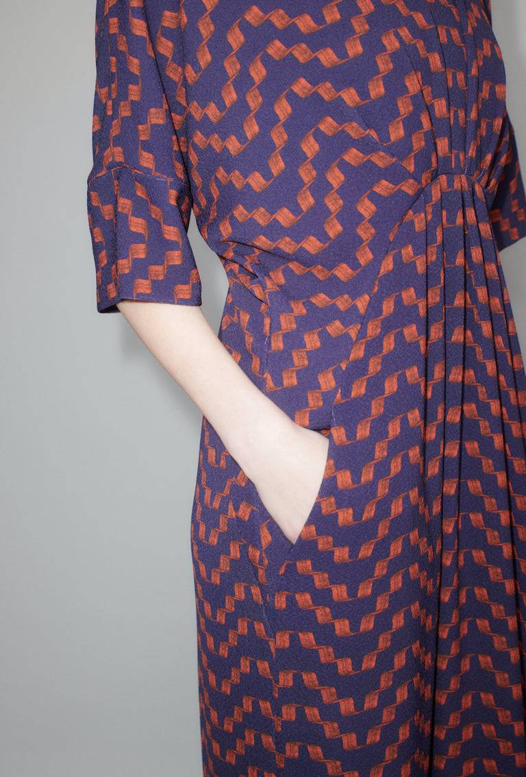 Odeeh Painted Zig Zag Kleid, Lava Nur noch ein Tag übrig