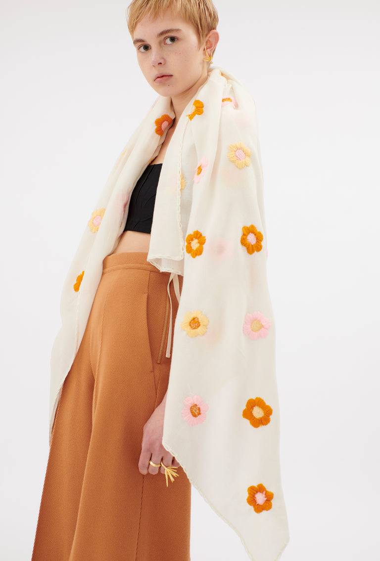 Odeeh Hand Embroidered Daisies Schal, Candy Angebote