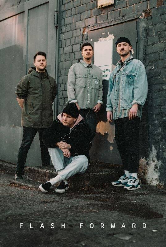 EMP "Renegade (inkl. signiertem Lyricsheet)" LP von Flash Forward Riesige Rabatte