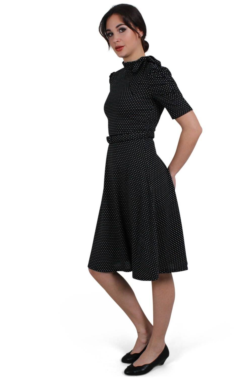 EMP "Posie Black Polka Dot Tie-neck Dress" Mittellanges Kleid schwarz von Voodoo Vixen Kauf eins, bekomm eins gratis